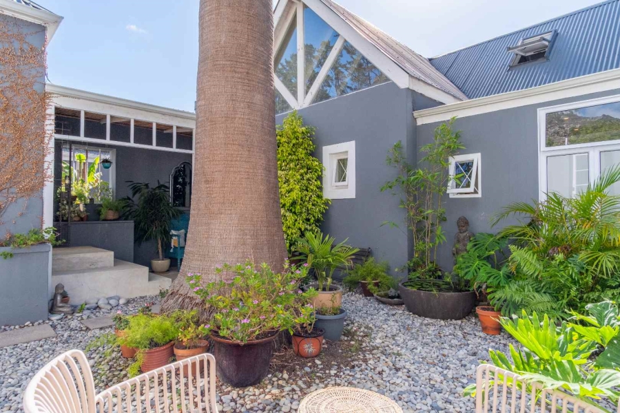 5 Bedroom Property for Sale in The Meadows Western Cape